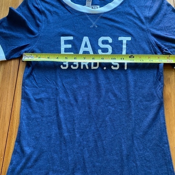 Under Armour Women's Short Sleeve Legacy East 33rd St. Crewneck. Size Medium - Picture 11 of 12